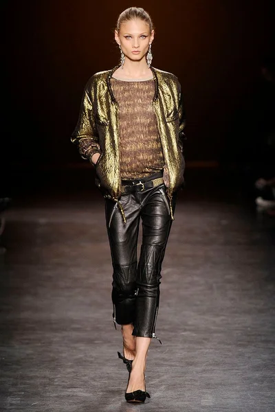 Look 24